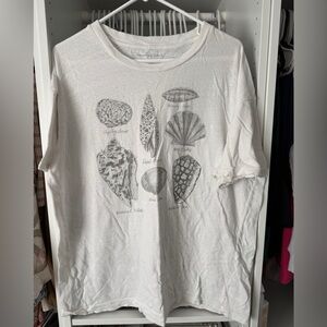 American Eagle Off-White Crewneck Graphic T-Shirt